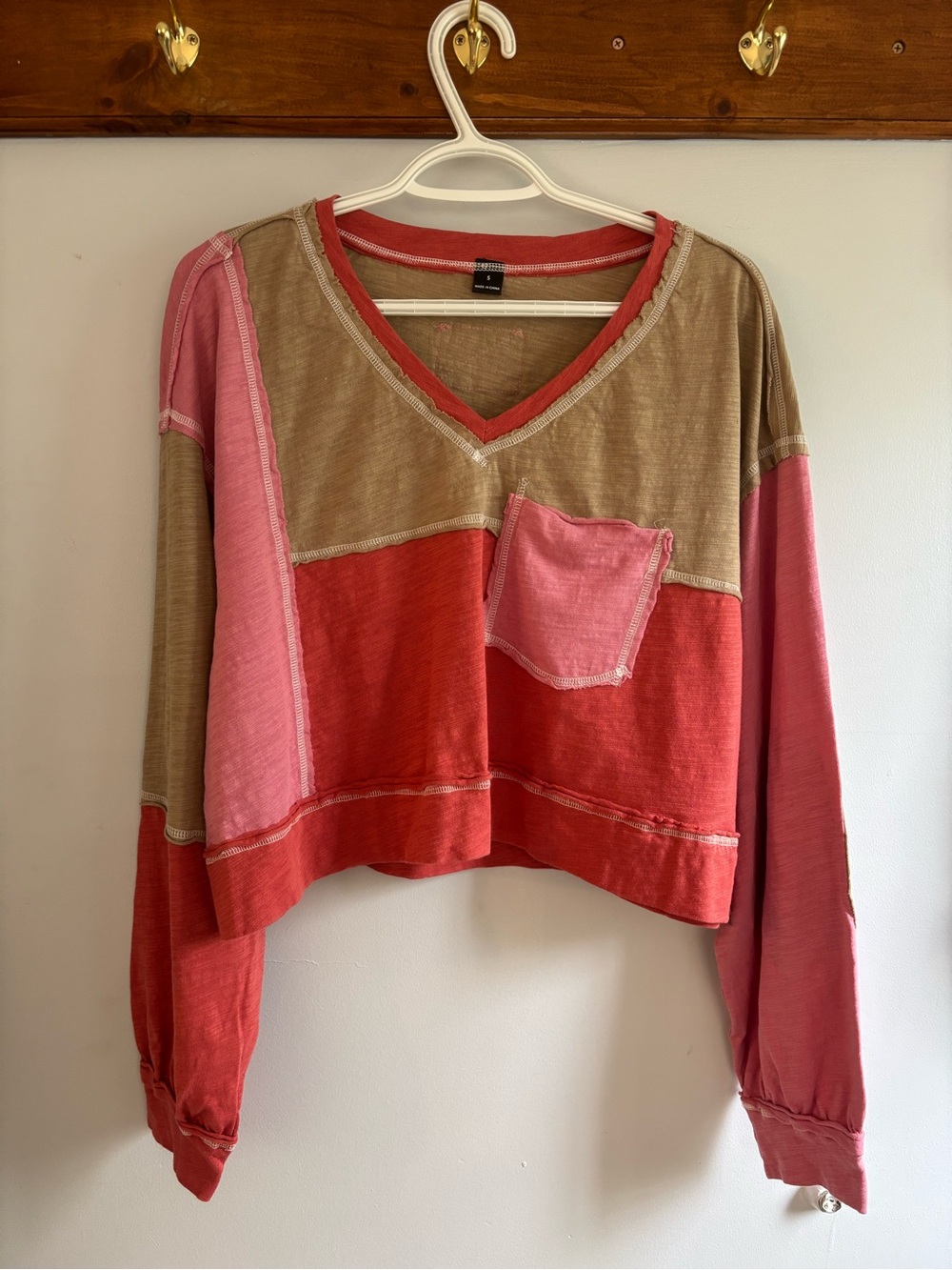 Colorblock V-Neck Long Sleeve Tee in Pink, Coral & Tan